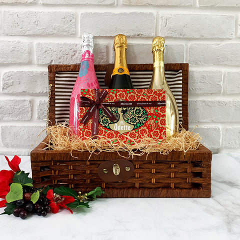 Wine Hamper - Fizzy Bliss (Veuve Clicquot Champagne, Prosecco, Moscato, Biscuits) Wine Hamper - Fizzy Bliss (Veuve Clicquot Champagne, Prosecco, Moscato, Biscuits)