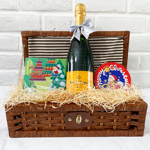 Wine Hamper - Luxury (Veuve Clicquot Champagne, Biscuits, Chocolates) Wine Hamper - Luxury (Veuve Clicquot Champagne, Biscuits, Chocolates)